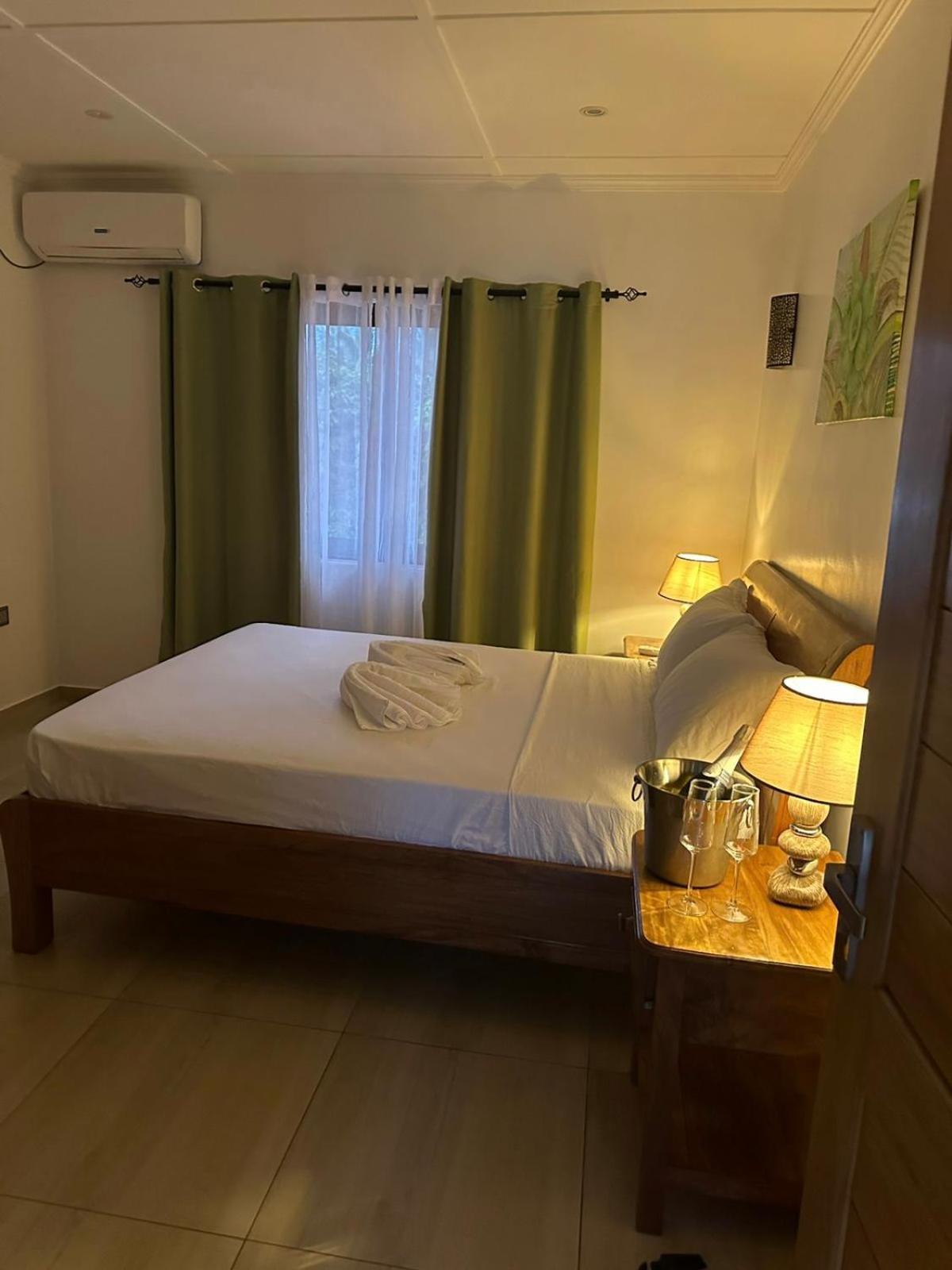 Yvon's Tropical Apartment Grand Anse (Praslin)